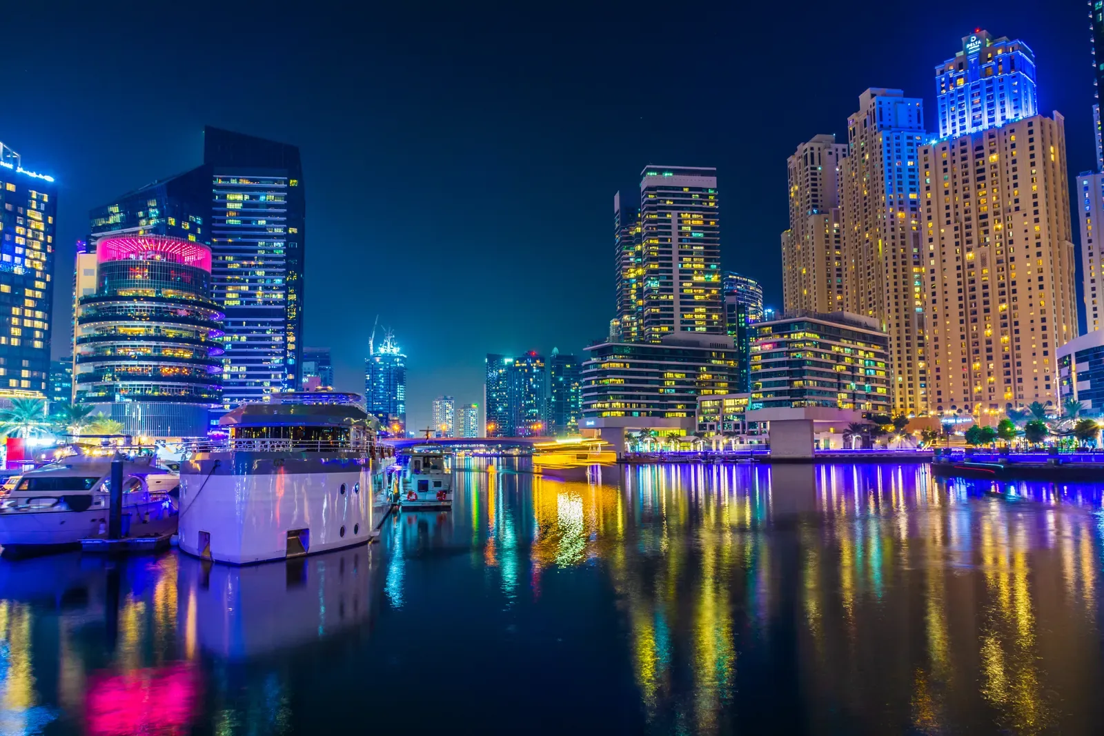 Dubai marina skyline skyscrapers at dusk